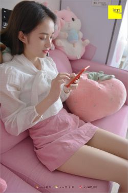 一面亲上边一面膜下边的精彩视频